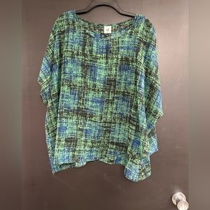 CAbi two piece top. Like new. Size XL
